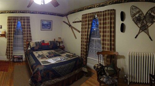 The Young House Bed And Breakfast Millinocket Экстерьер фото